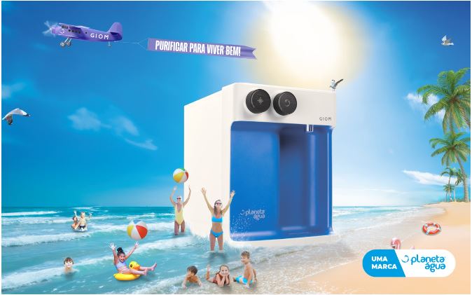 GIOM BRANCO E AZUL NA PRAIA